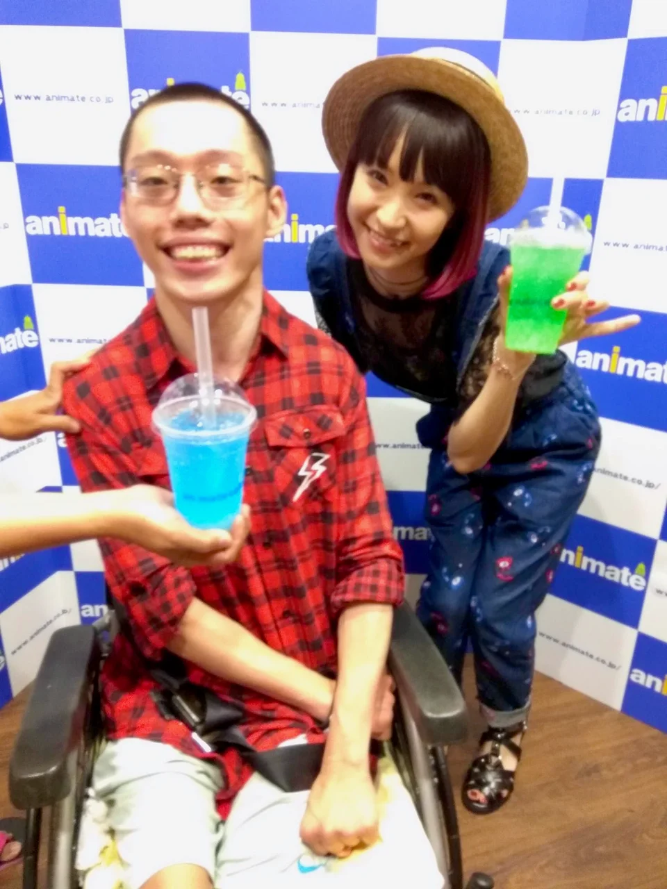 5/22 安利美特台北總店簽名會，跟 LiSA 的合照